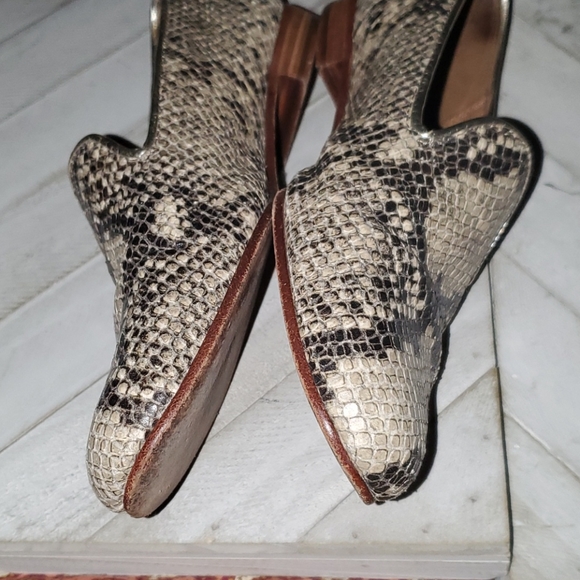 Coach Size 5.5 B Snakeskin Design - Picture 4 of 9